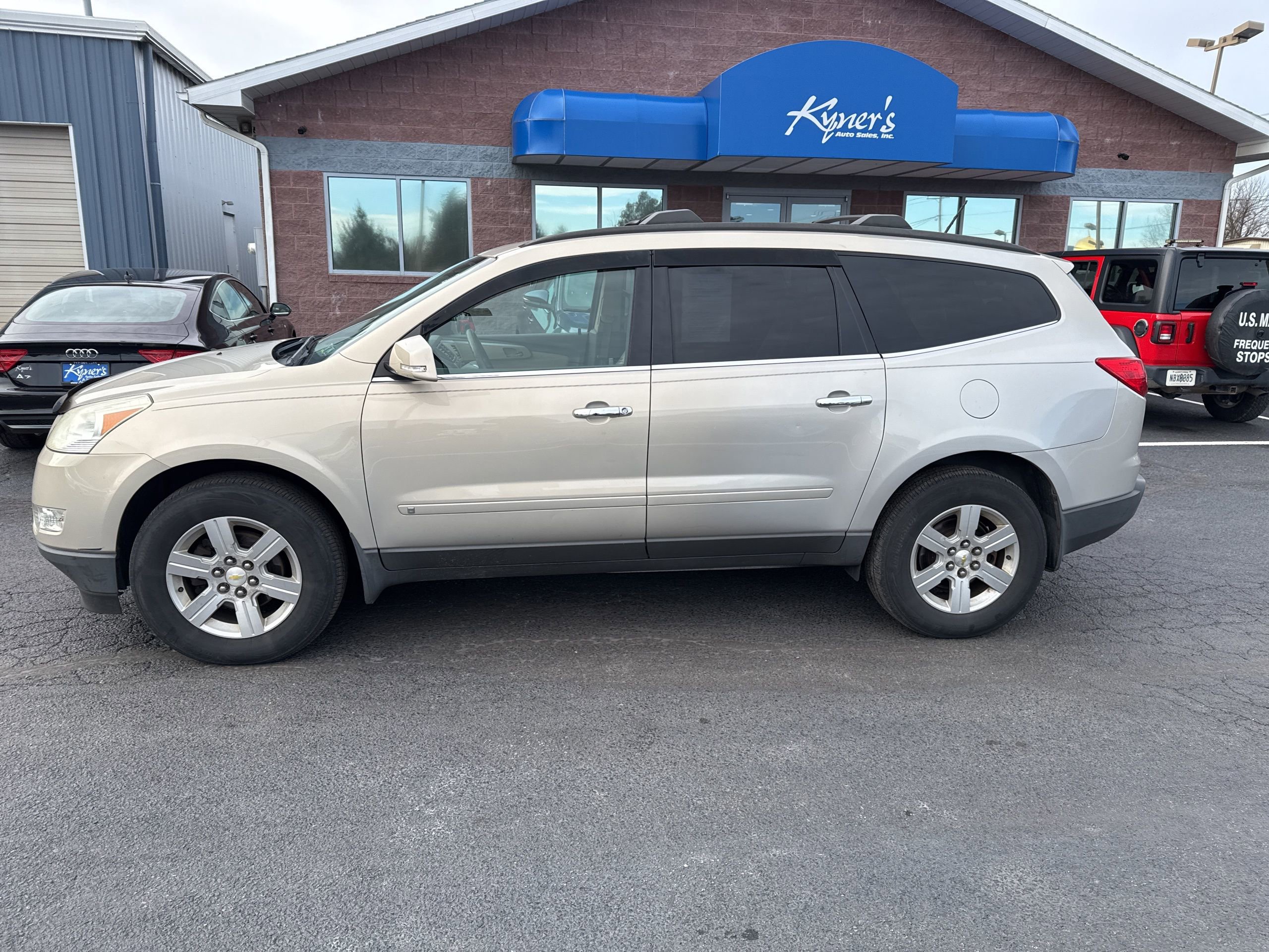 Used 2010 Chevrolet Traverse LT w/ Personal Connectivity Package image 3