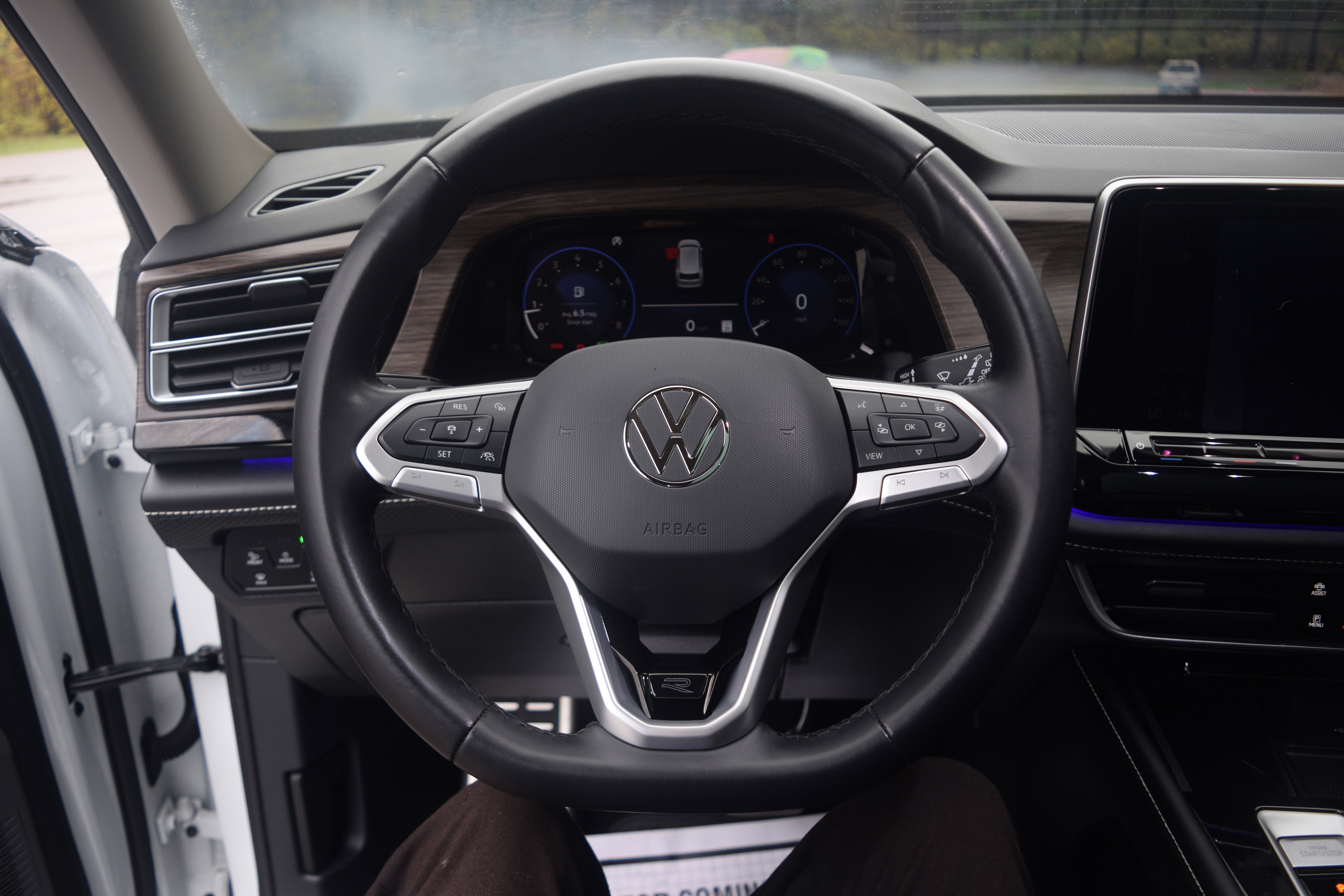 Used 2024 Volkswagen Atlas SEL Premium R-Line image 4