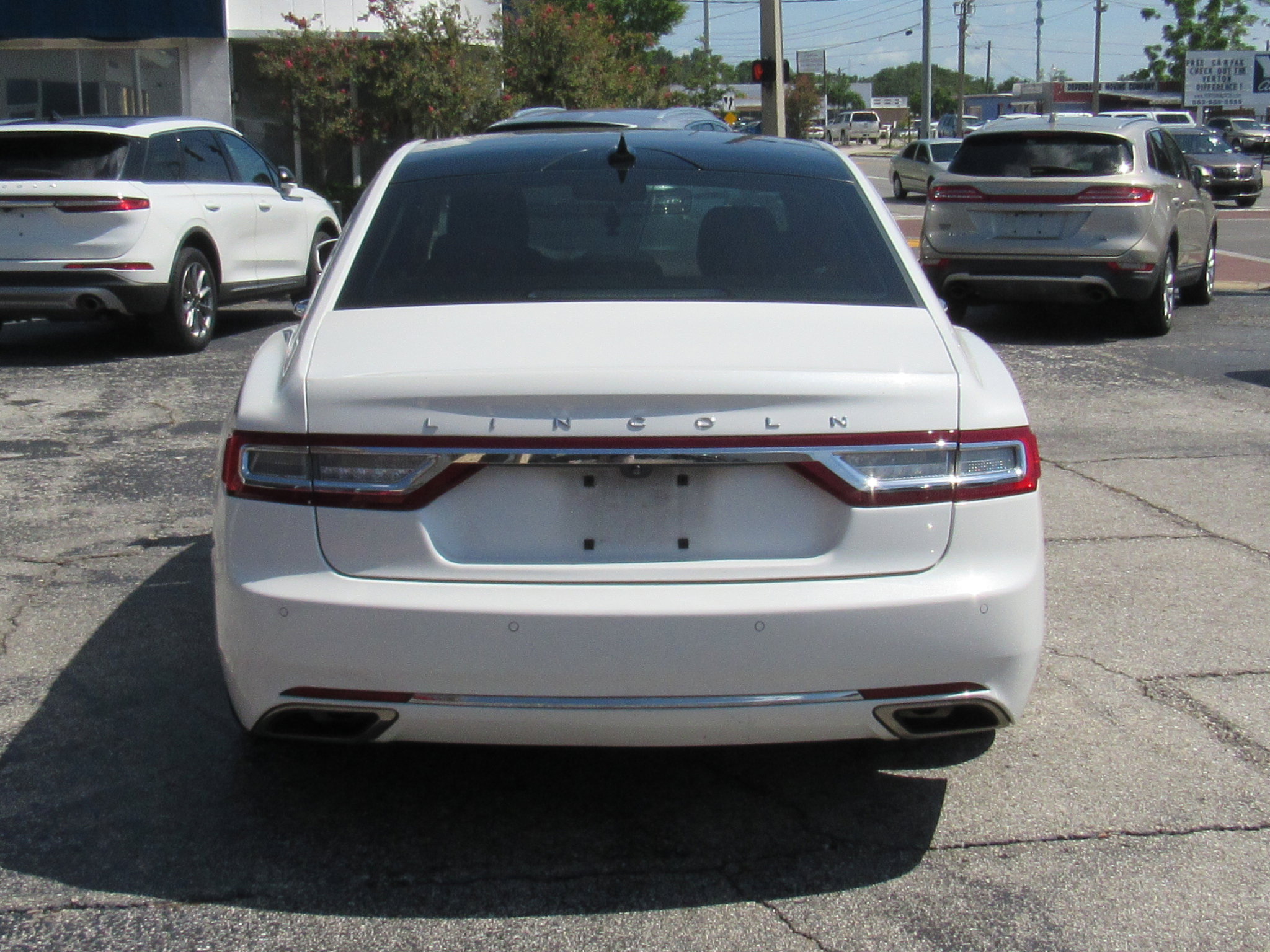 Used 2020 Lincoln Continental w/ Premium Package image 4