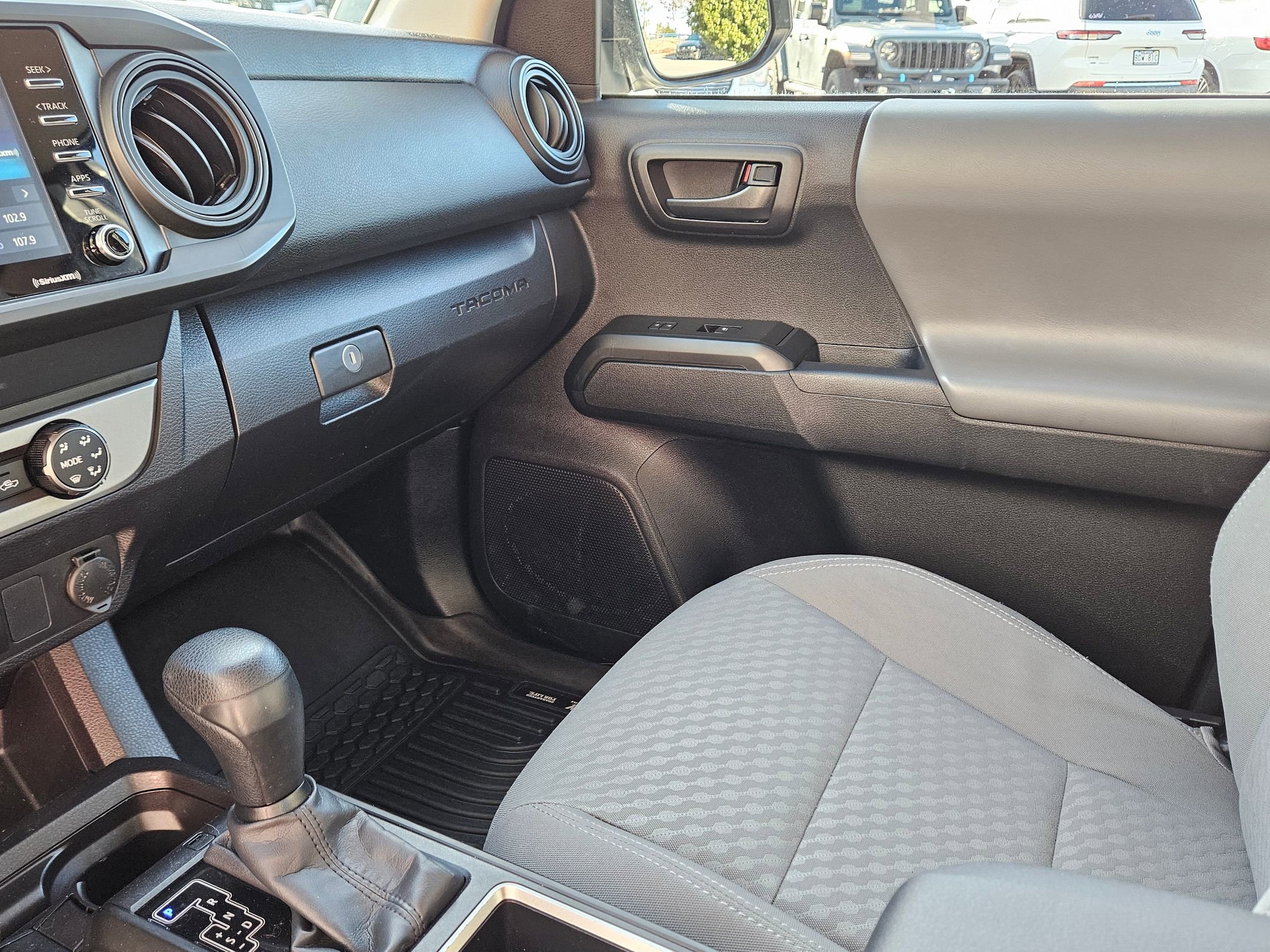 Used 2022 Toyota Tacoma SR image 11