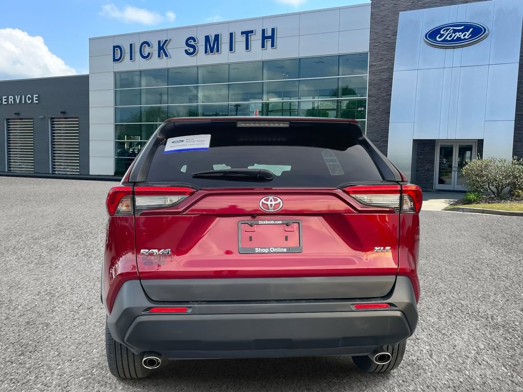 Used 2020 Toyota RAV4 XLE Premium image 5