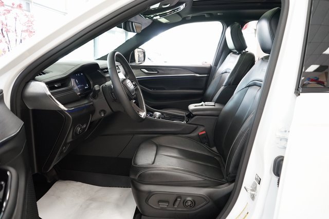 Used 2023 Jeep Grand Cherokee Overland image 28