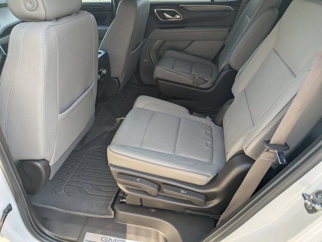 Used 2023 GMC Yukon SLT w/ SLT Luxury Package image 18