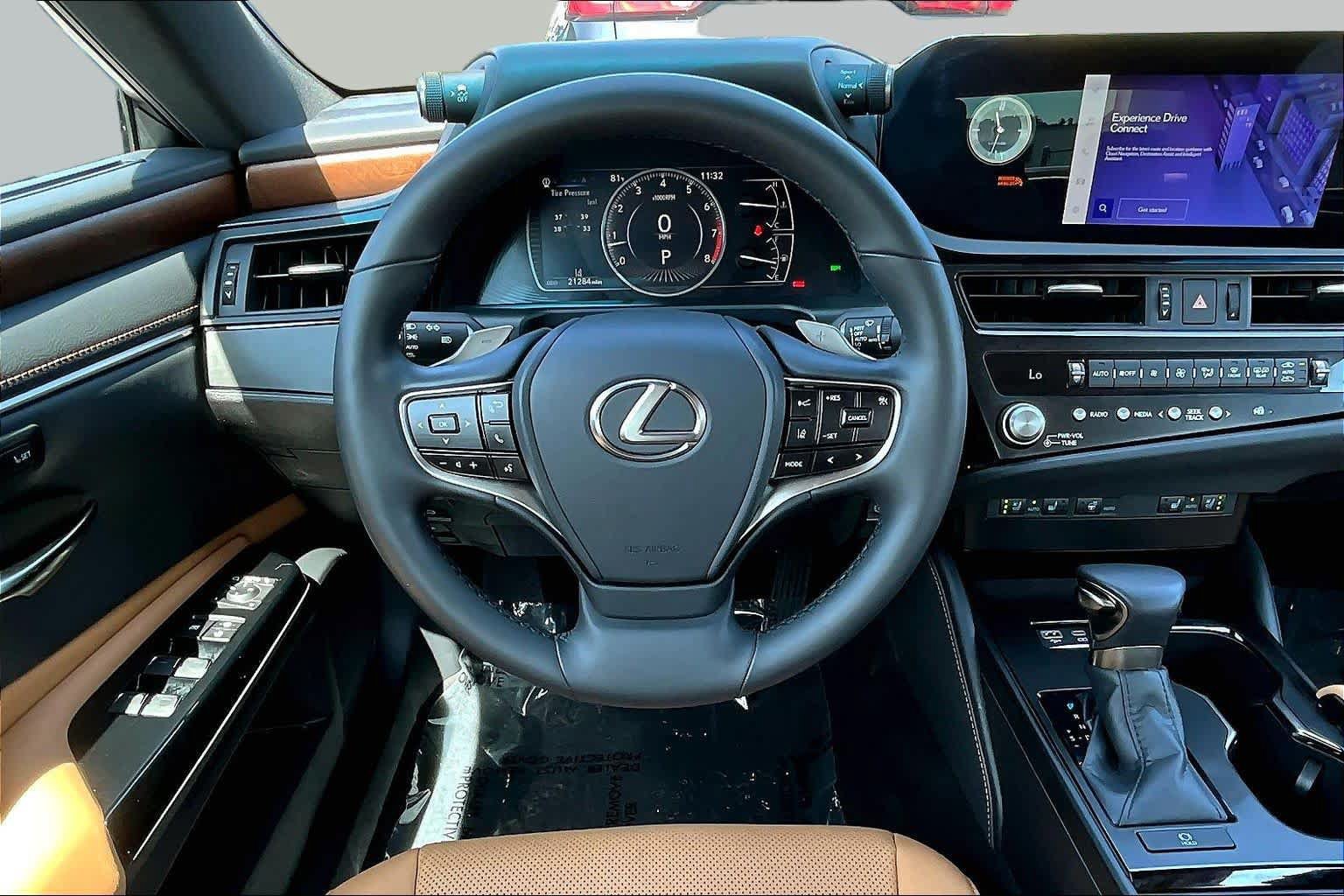 Used 2025 Lexus ES 350 w/ Premium Package FWD image 6