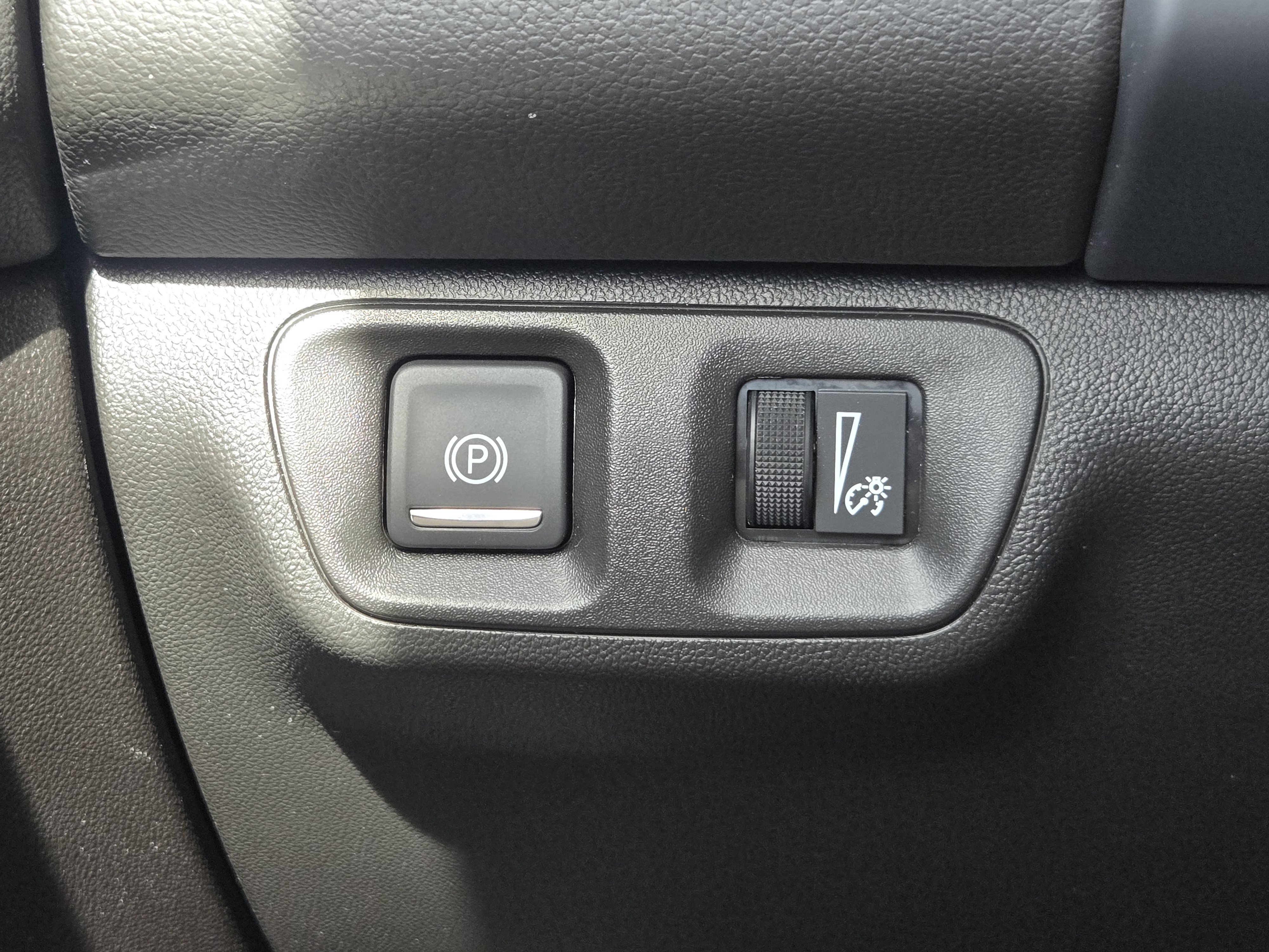 Used 2023 GMC Acadia AT4 w/ Preferred Package image 25