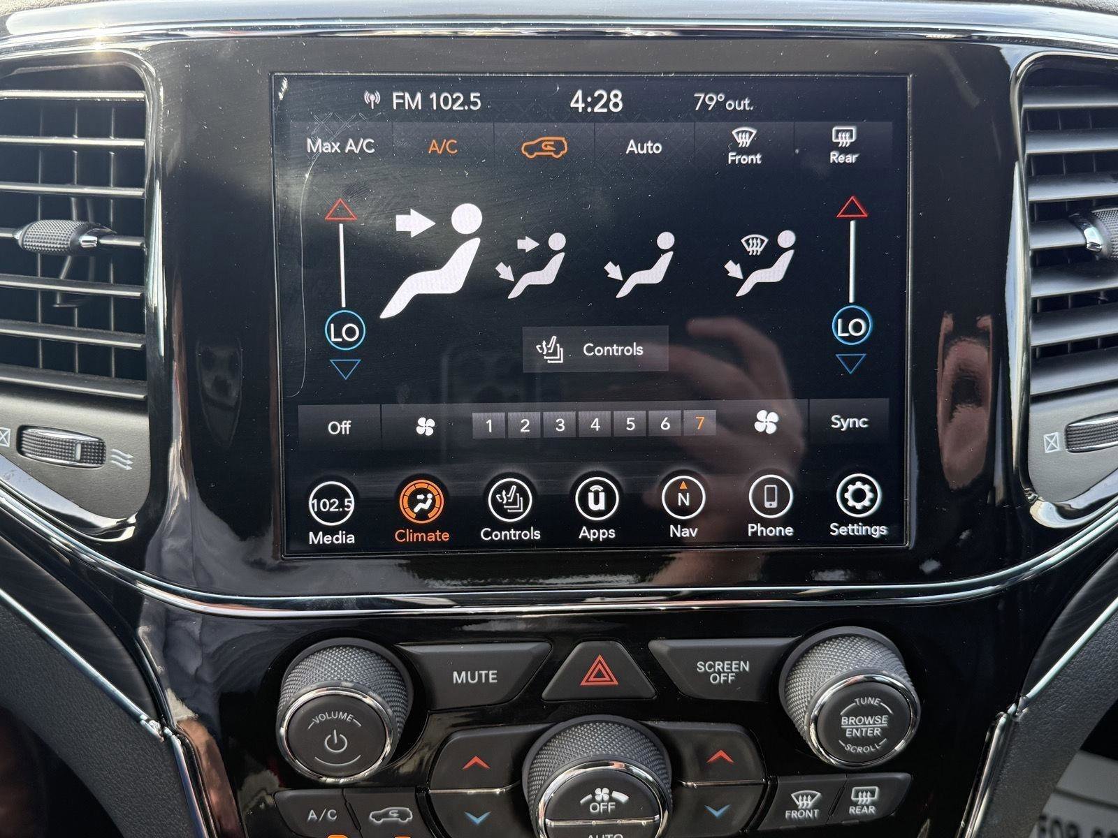 Used 2021 Jeep Grand Cherokee Limited image 15