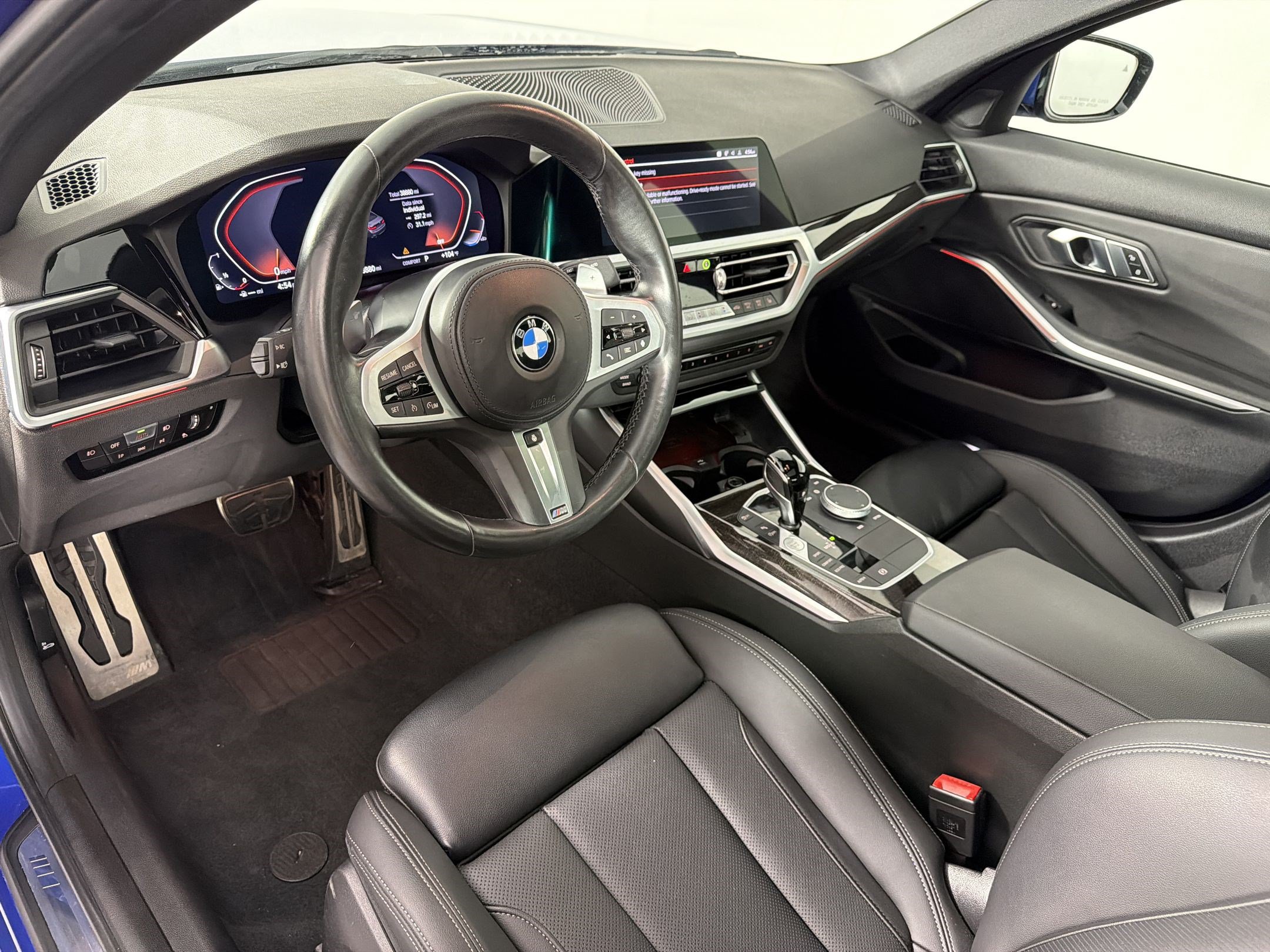 Used 2022 BMW 330i Sedan w/ M Sport Package RWD image 4