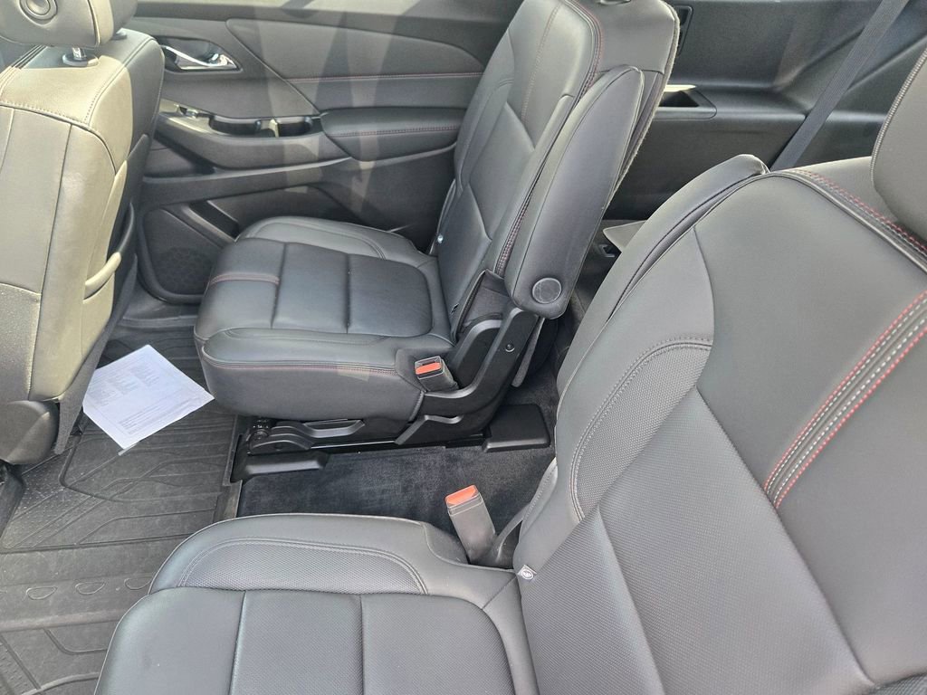 Used 2023 Chevrolet Traverse RS w/ LPO, Floor Liner Package AWD/4WD image 9