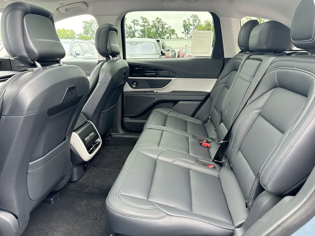 New 2025 Lincoln Nautilus Premier w/ Equipment Group 102A AWD/4WD image 24