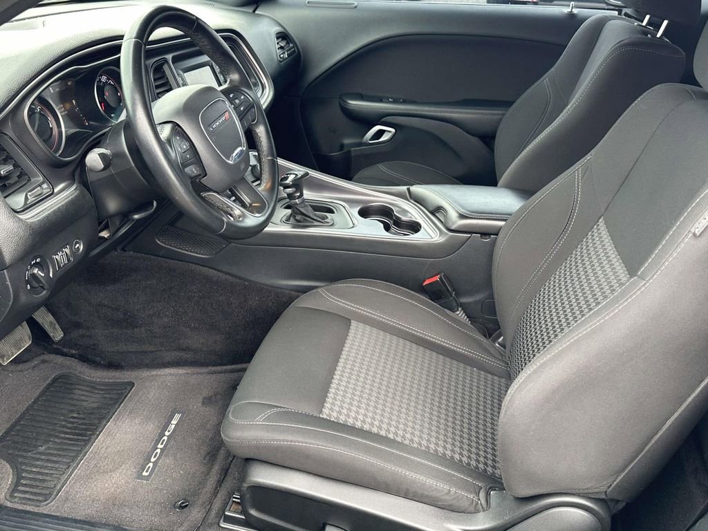 Used 2016 Dodge Challenger SXT RWD image 15