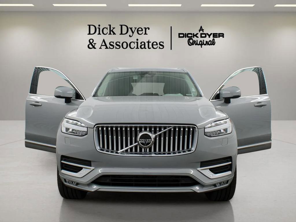 Certified 2025 Volvo XC90 B6 Plus image 7