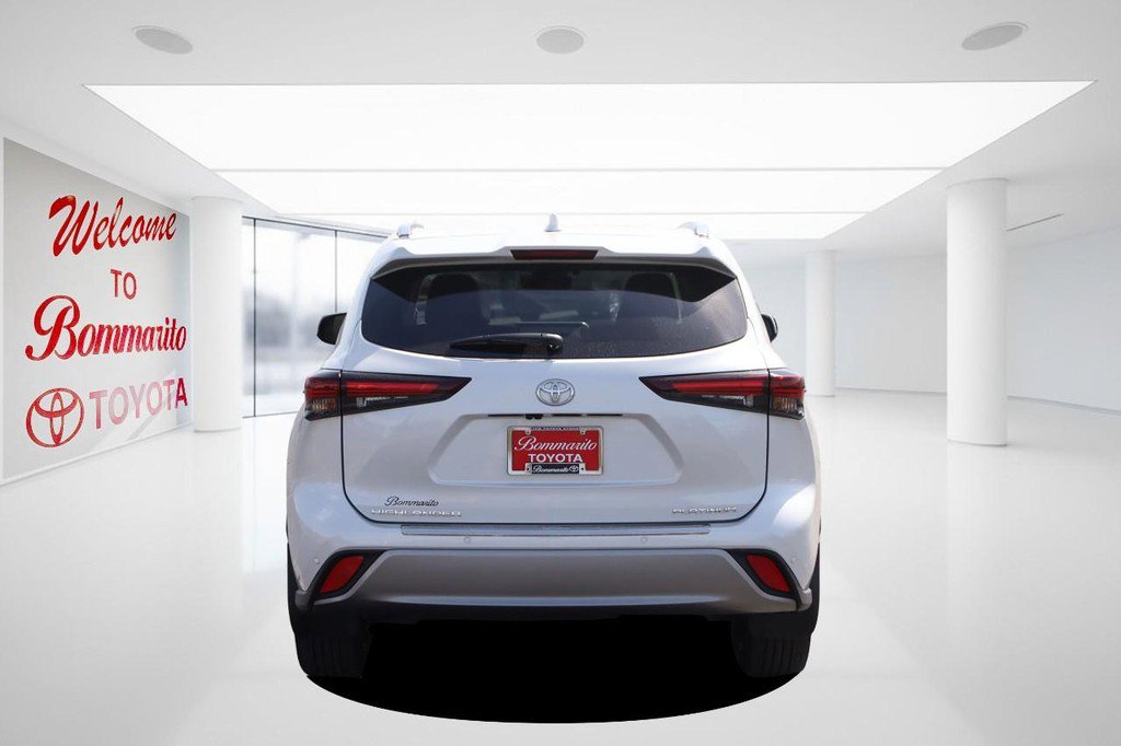 Used 2024 Toyota Highlander Platinum FWD image 6