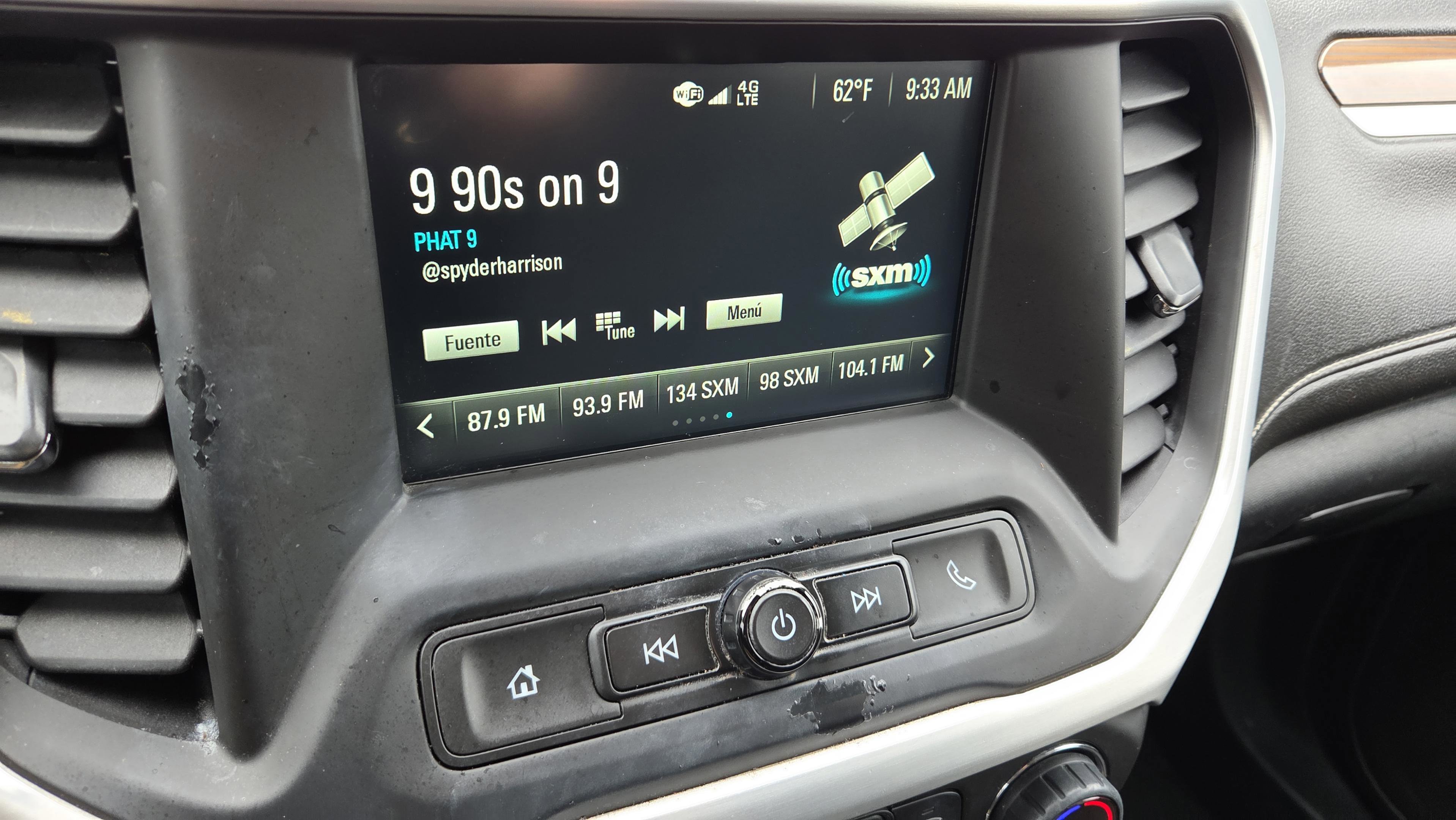 Used 2018 GMC Acadia SLE image 24