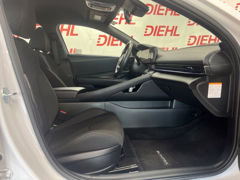 Used 2025 Hyundai Elantra SEL FWD image 12