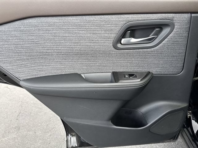 Used 2023 Nissan Rogue SV AWD/4WD image 16