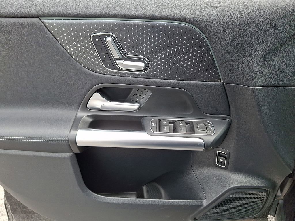 Used 2025 Mercedes-Benz GLA 250 4MATIC image 15