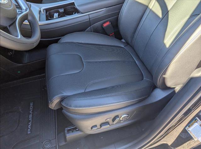 Used 2025 Hyundai Palisade Calligraphy image 4