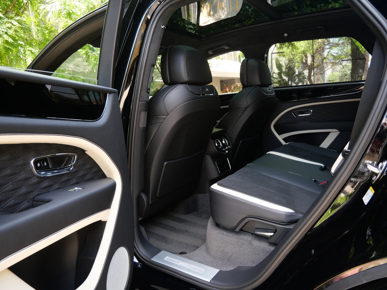 New 2026 Bentley Bentayga Speed AWD/4WD image 18