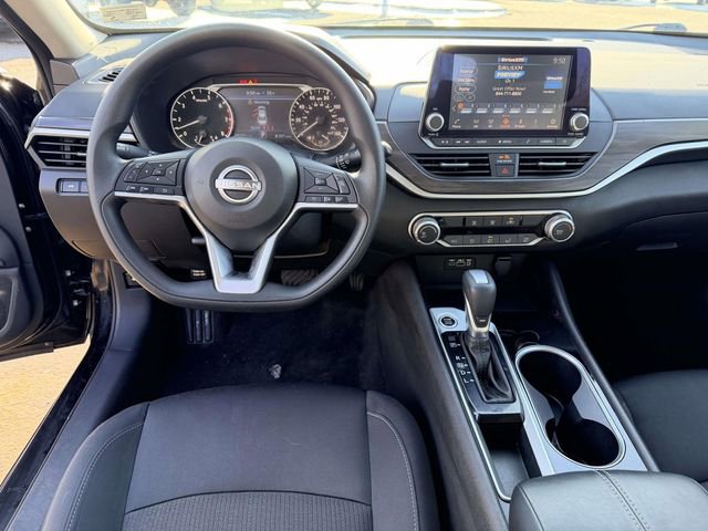 Used 2024 Nissan Altima 2.5 SV image 17