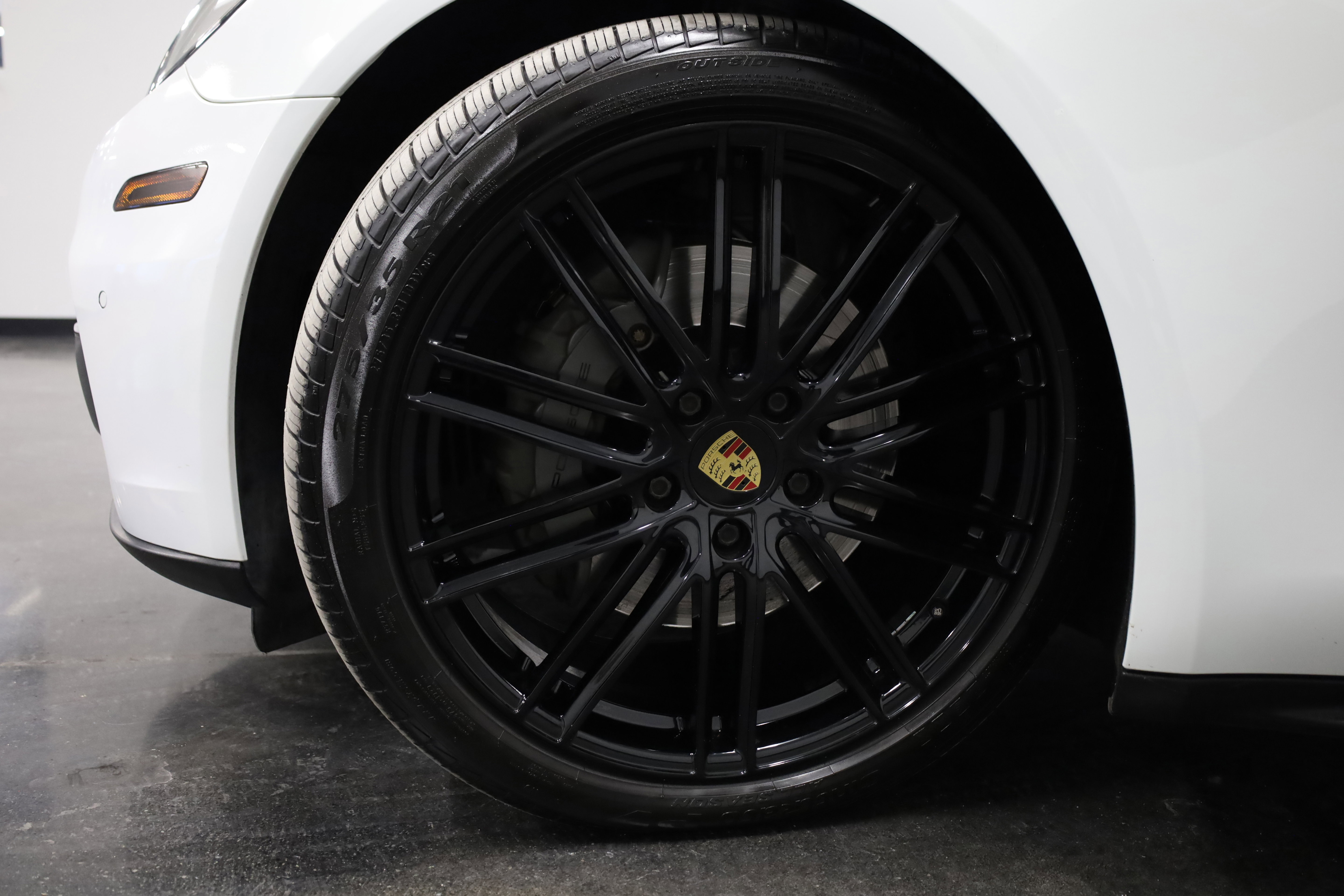 Used 2018 Porsche Panamera 4S image 9