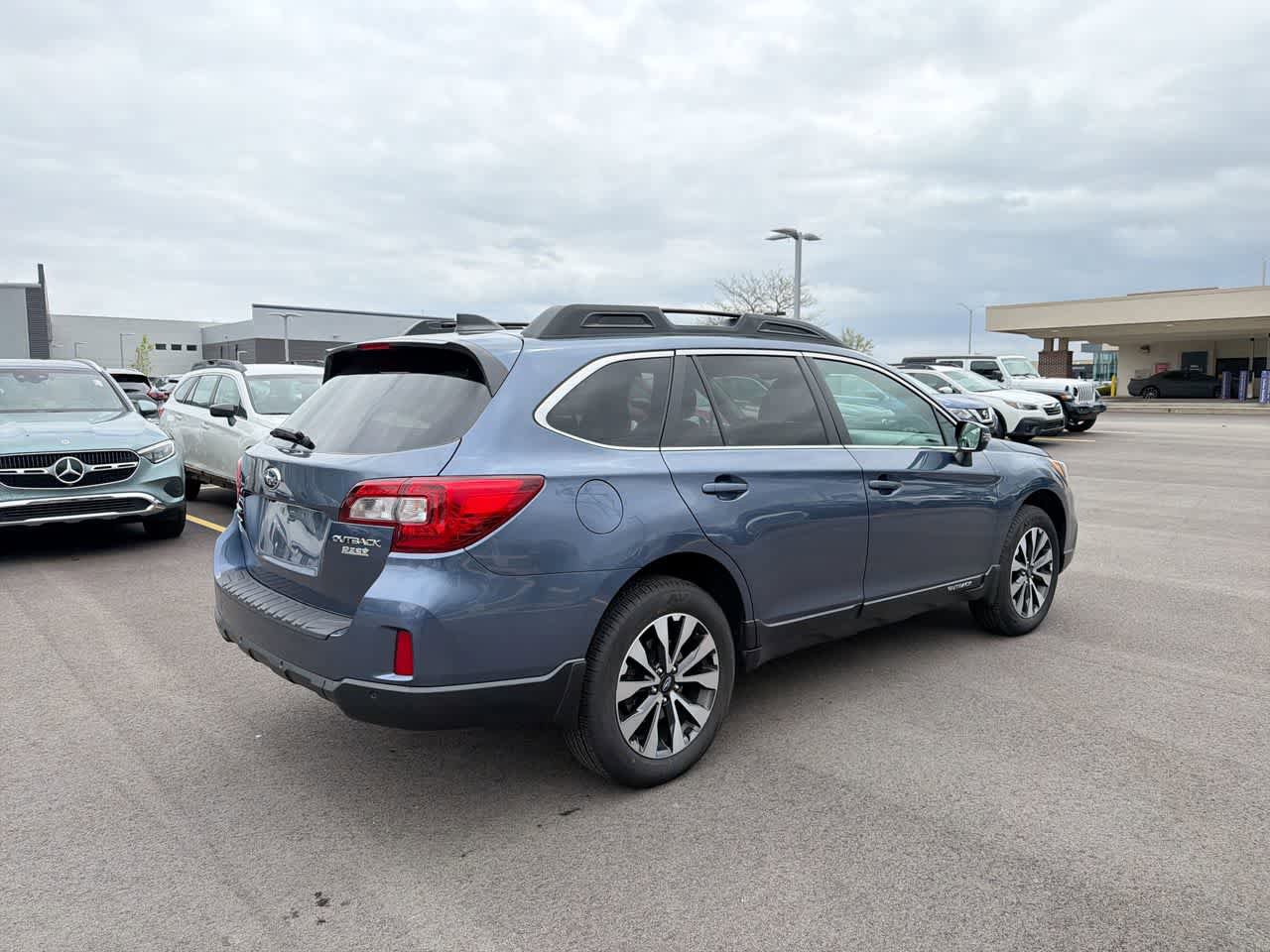 Used 2017 Subaru Outback 2.5i Limited AWD/4WD image 13