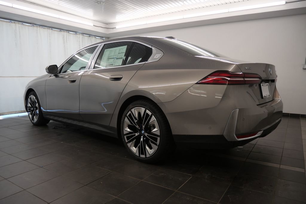 Used 2025 BMW 530i xDrive w/ Premium Package image 4