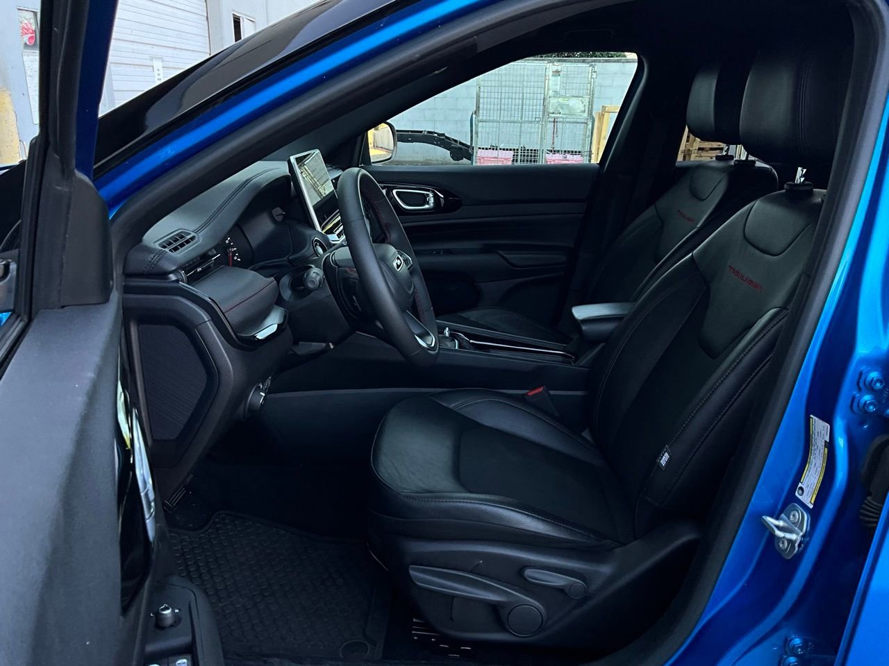 Used 2025 Jeep Compass Trailhawk w/ Trailer Tow Group image 10