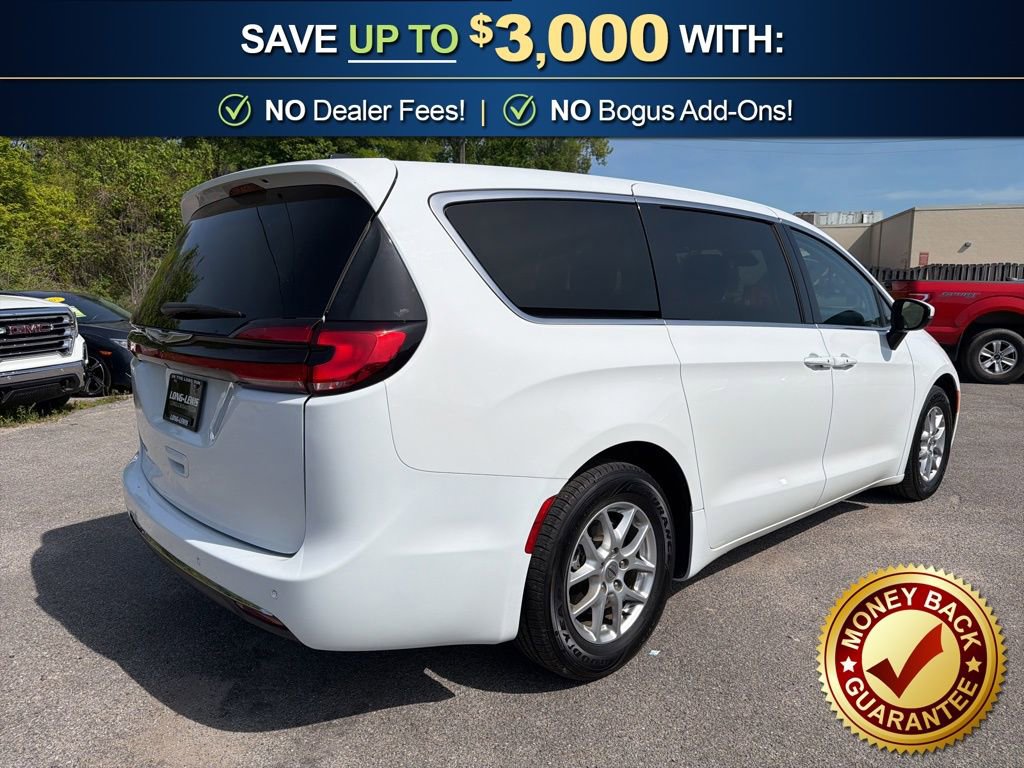 Used 2023 Chrysler Pacifica Touring-L image 5