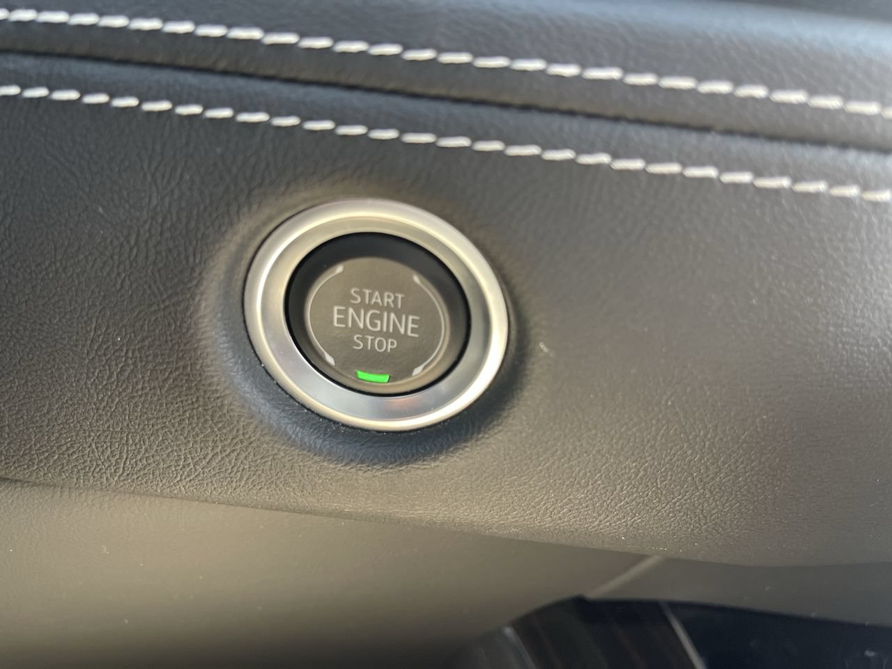 Used 2025 Cadillac Escalade Premium Luxury AWD/4WD image 17