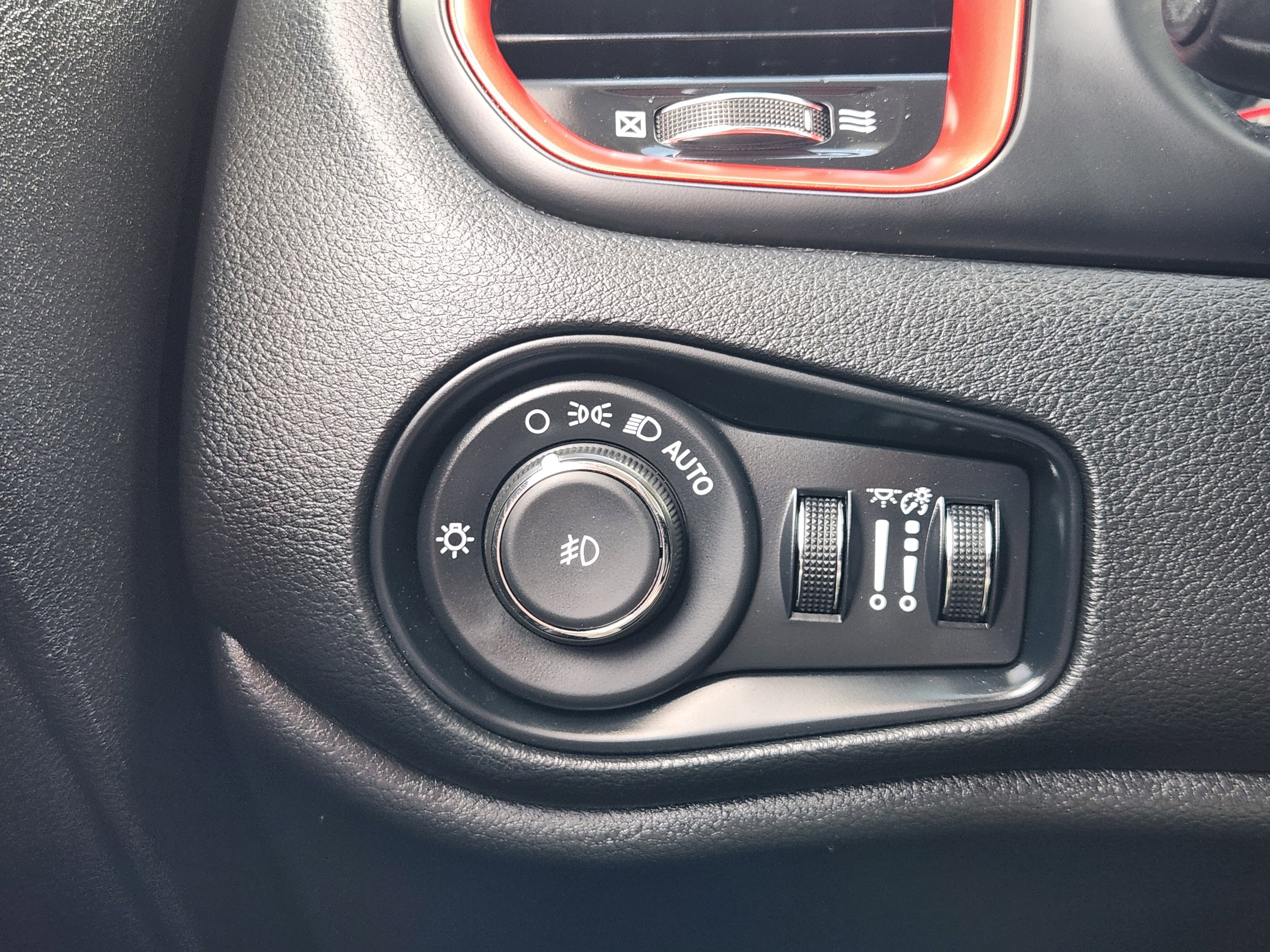 Used 2023 Jeep Renegade Trailhawk image 23