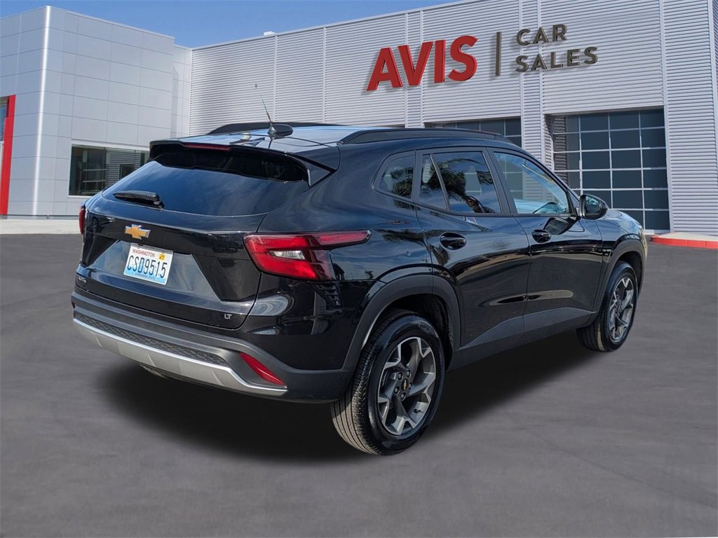Used 2025 Chevrolet Trax LT w/ LT Convenience Package image 6