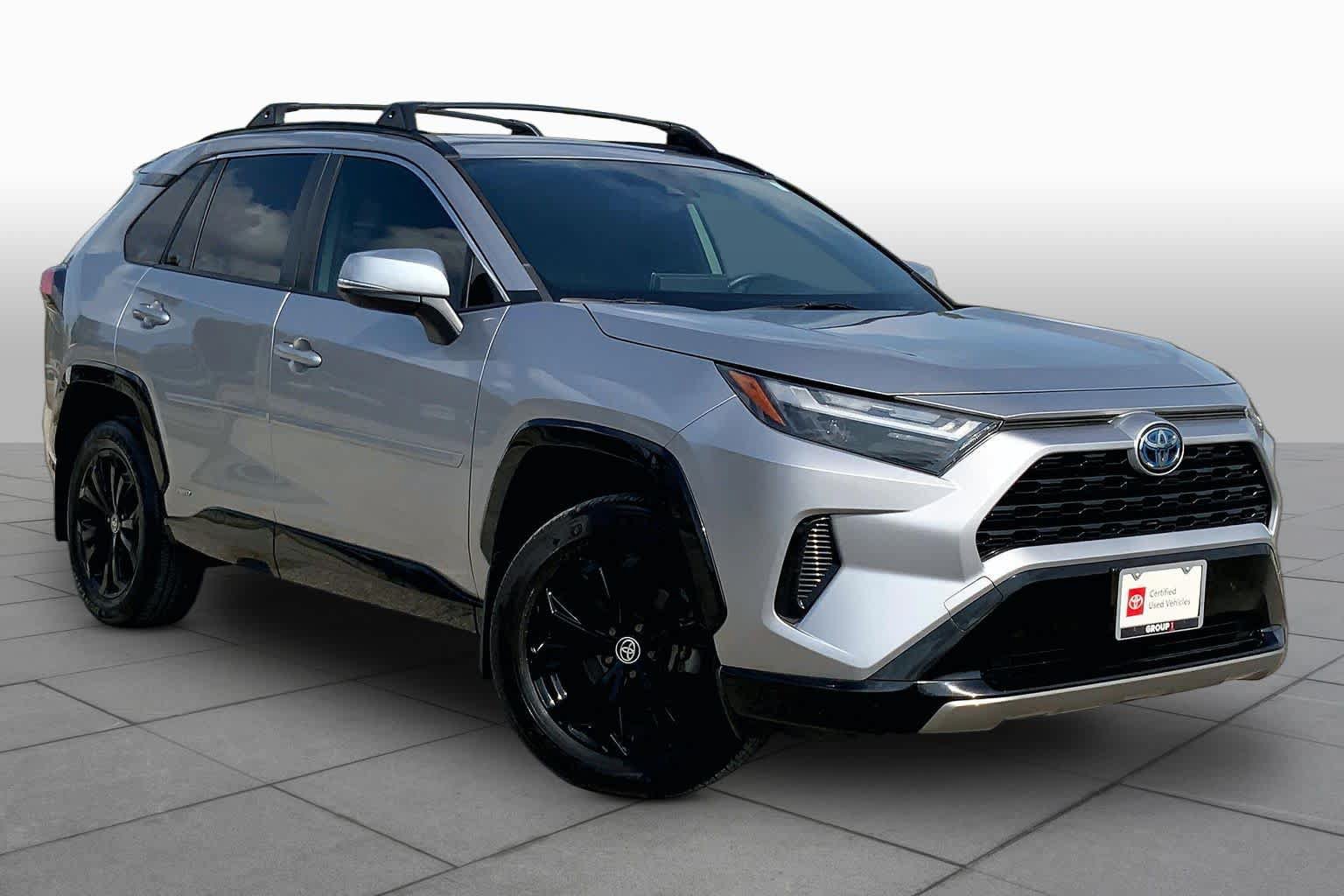 Used 2023 Toyota RAV4 SE w/ Convenience Package AWD/4WD image 3