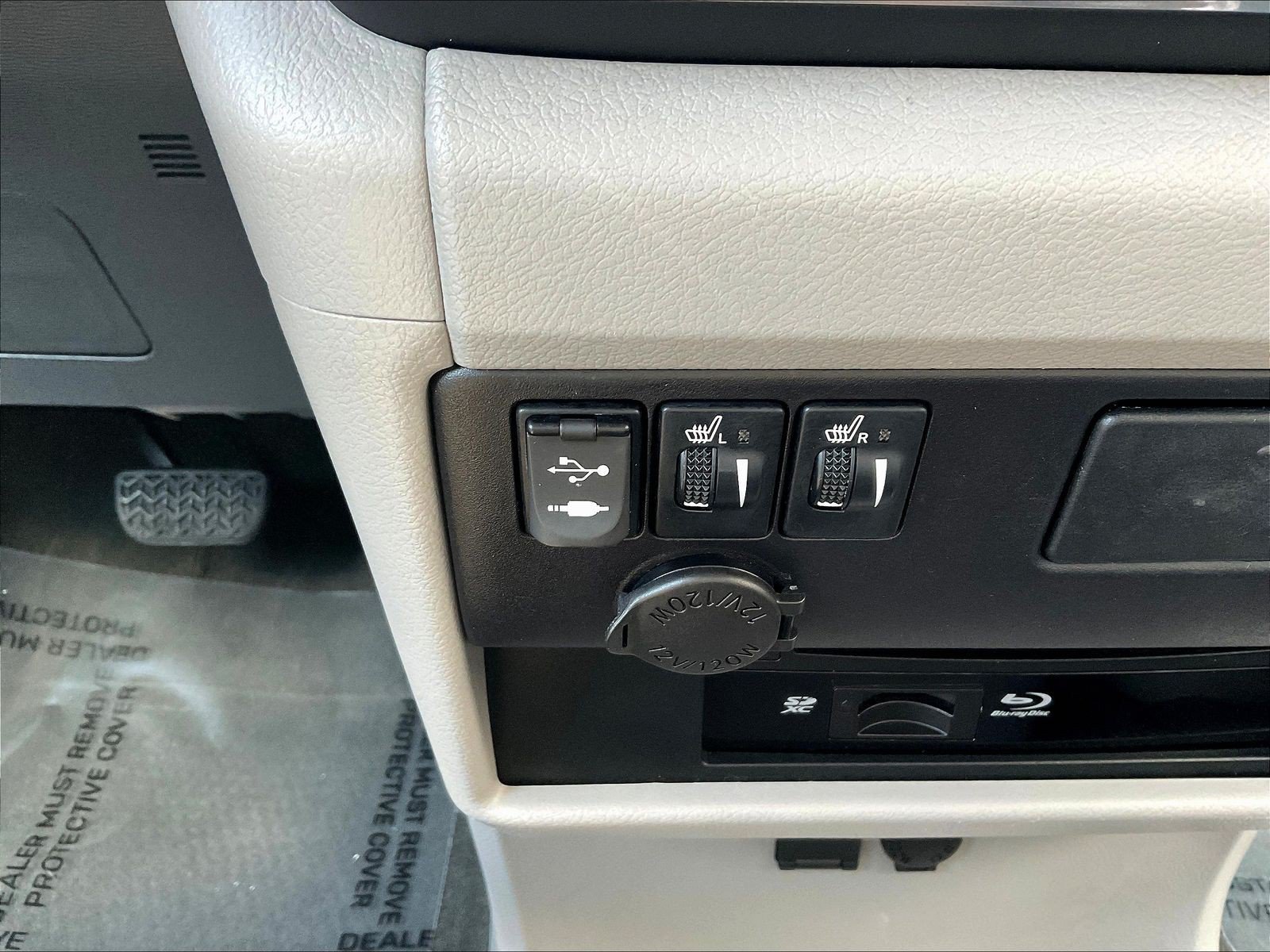 Used 2015 Toyota Sienna XLE Premium FWD image 16