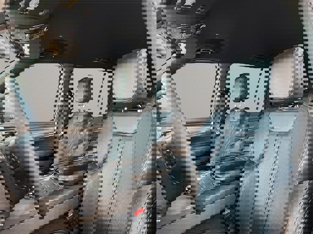 Used 2023 Jeep Wagoneer Series III w/ Preferred Equipment Group image 9