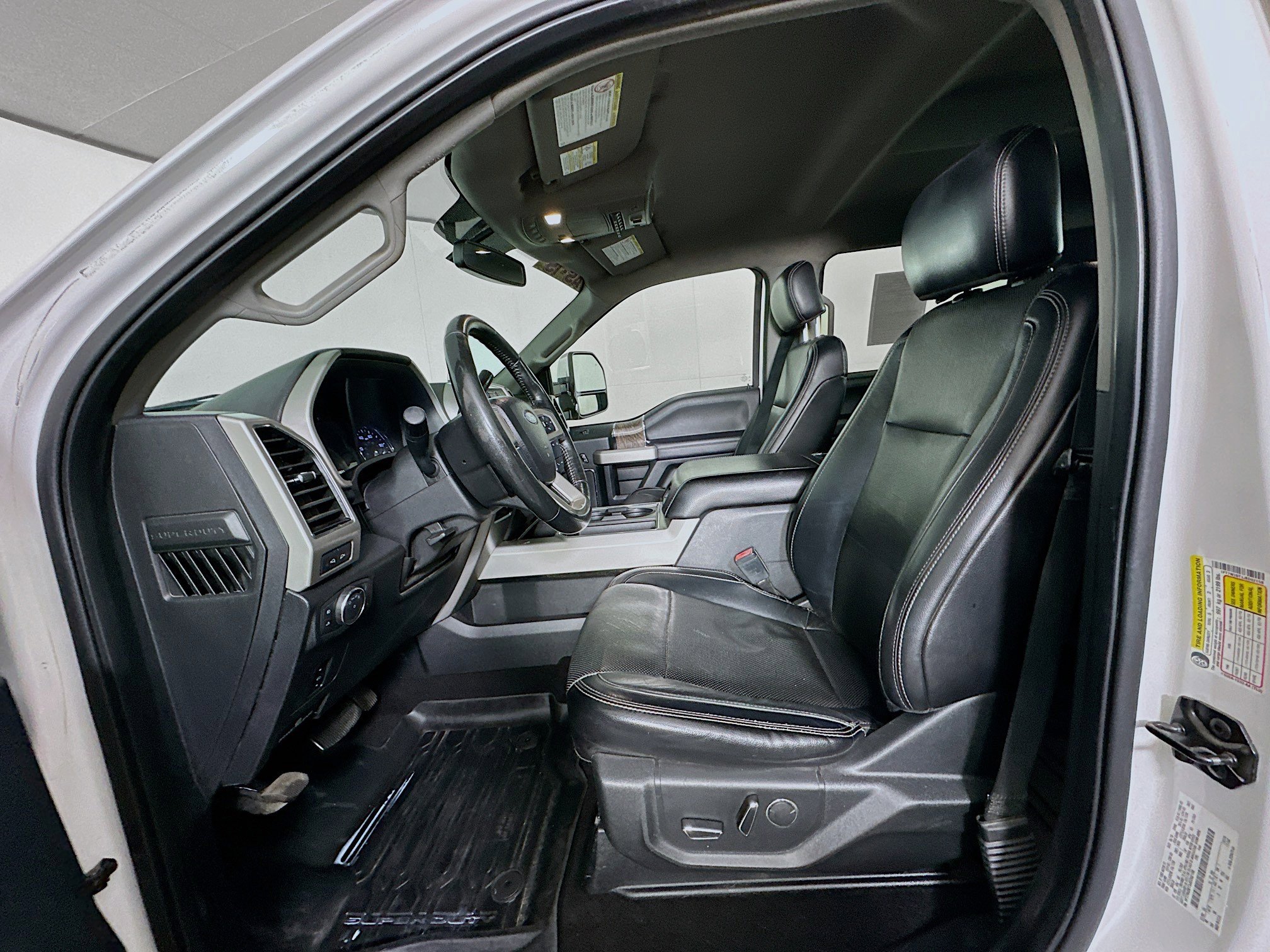 Used 2018 Ford F250 Lariat w/ Chrome Package image 13