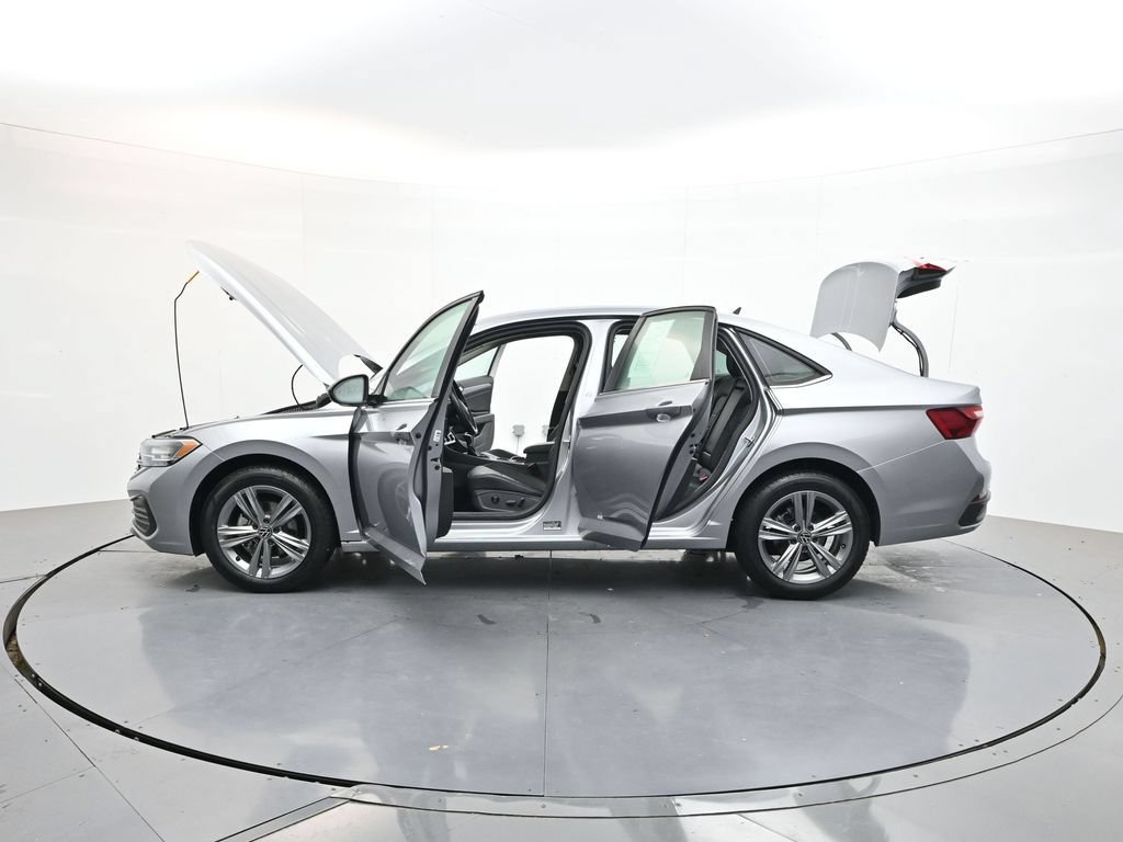 Used 2024 Volkswagen Jetta SE FWD image 43