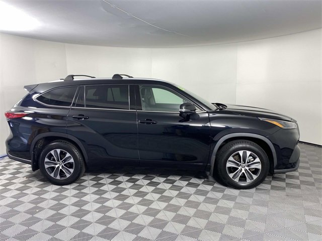 Used 2022 Toyota Highlander XLE image 10