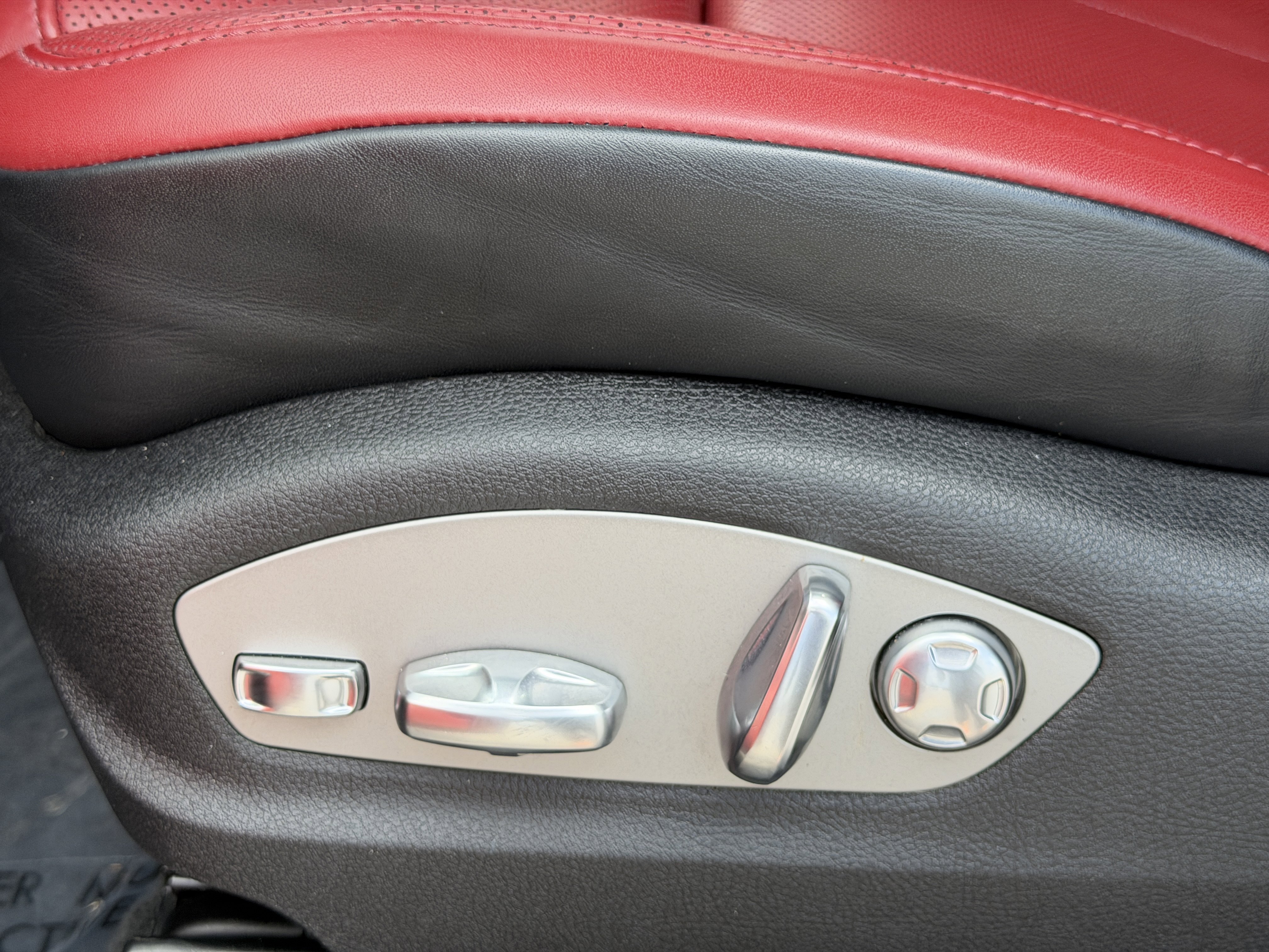 Certified 2024 Porsche Macan image 25