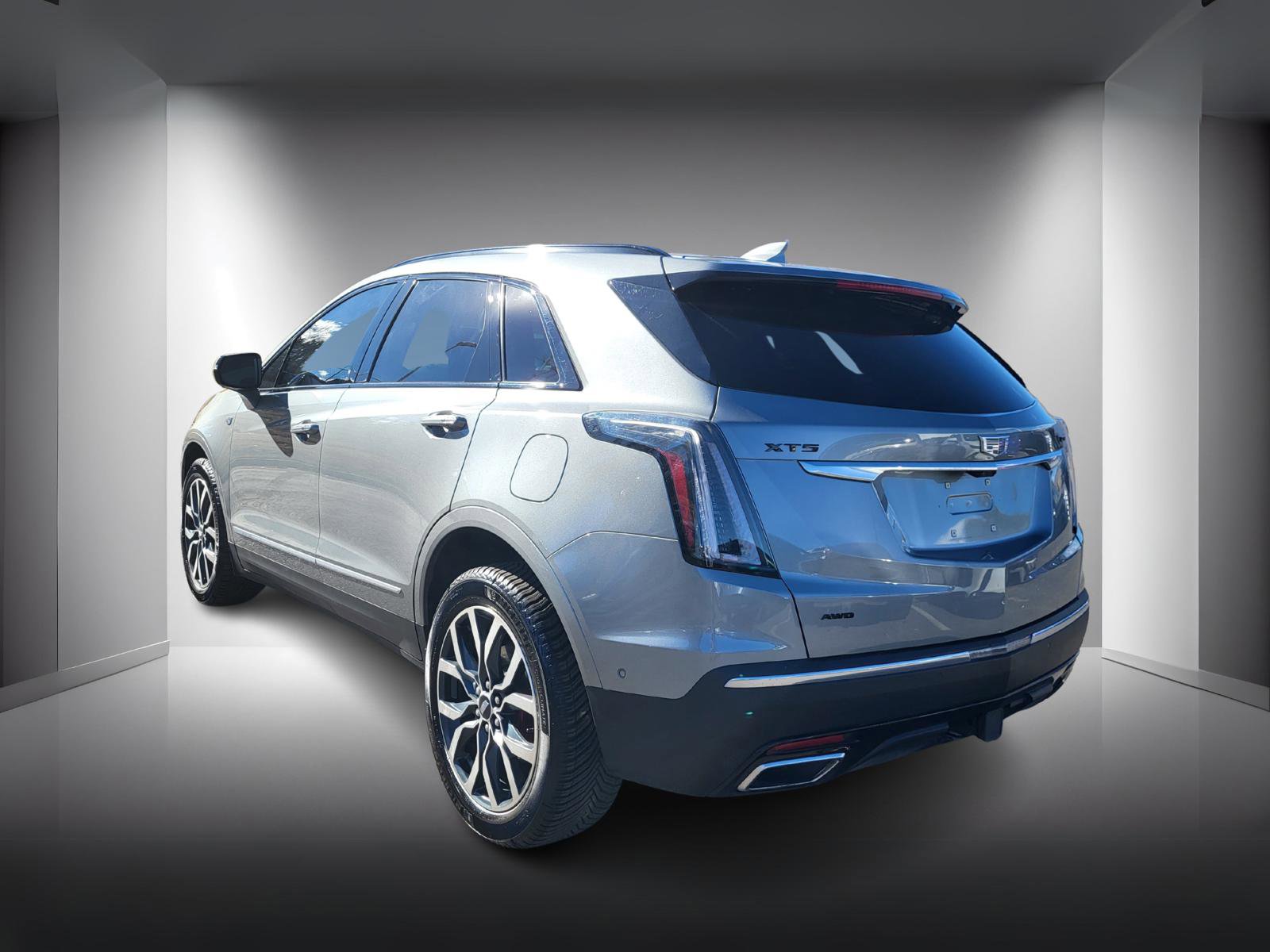 Used 2023 Cadillac XT5 Sportv w/ Technology Package image 3