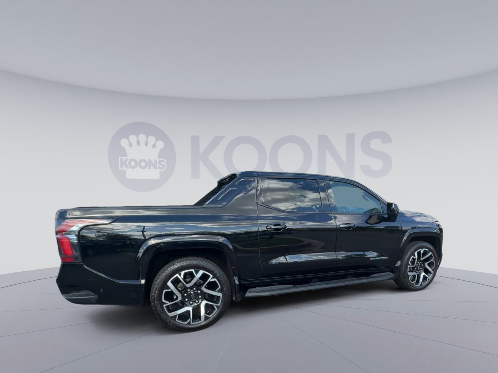 Used 2025 Chevrolet Silverado EV RST image 8