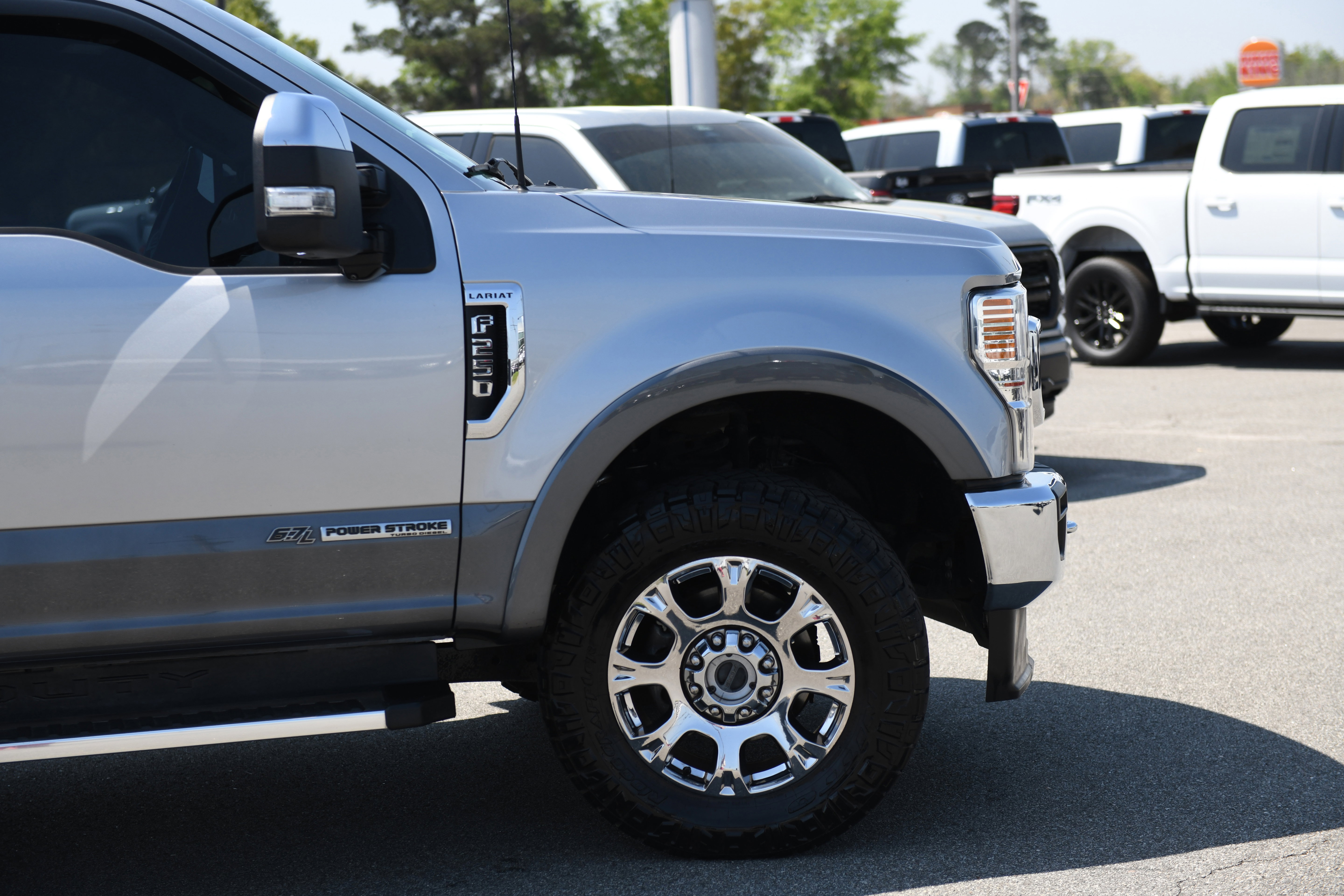 Used 2022 Ford F250 Lariat w/ Lariat Ultimate Package image 3