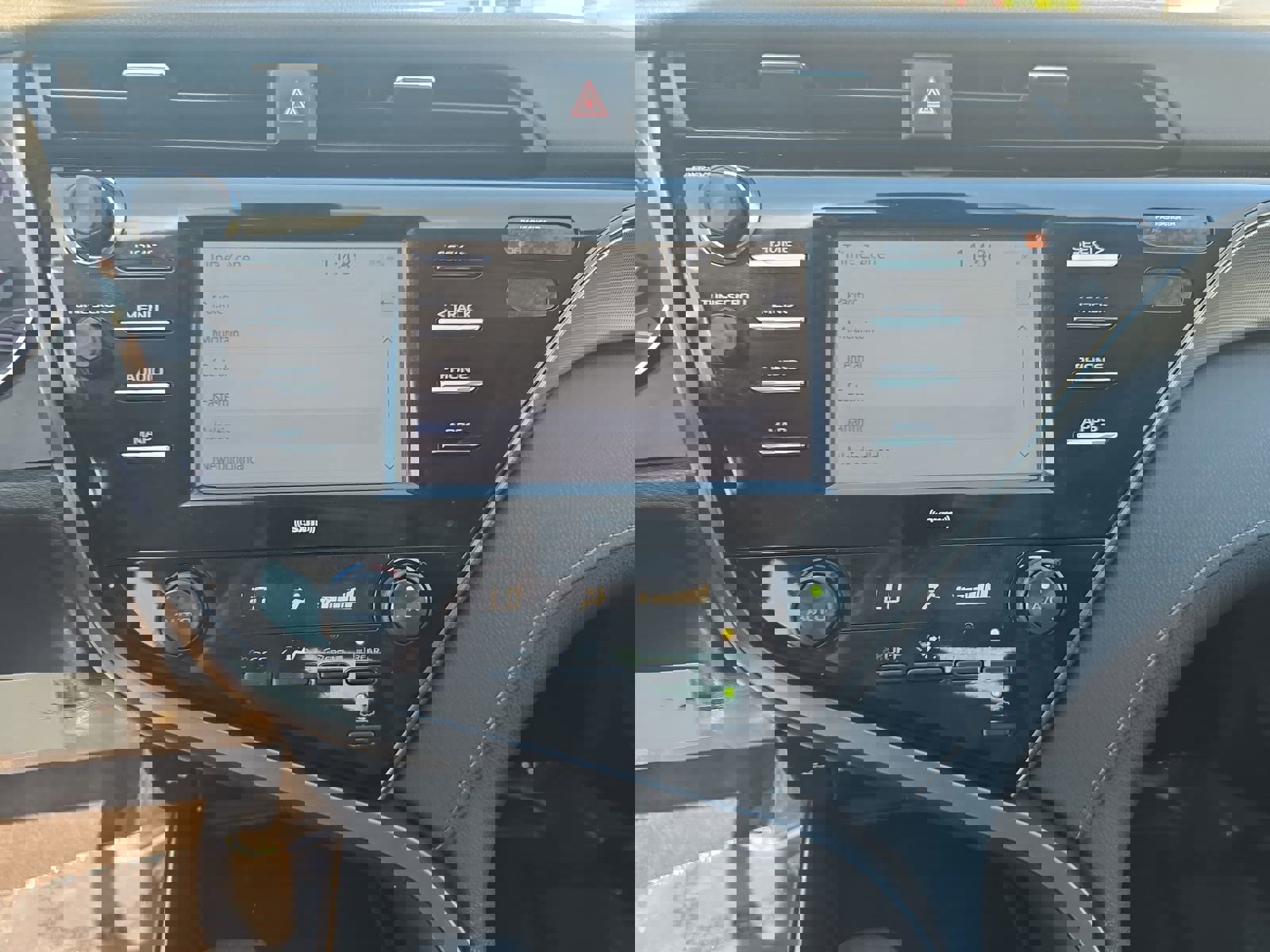 Used 2020 Toyota Camry SE FWD image 22