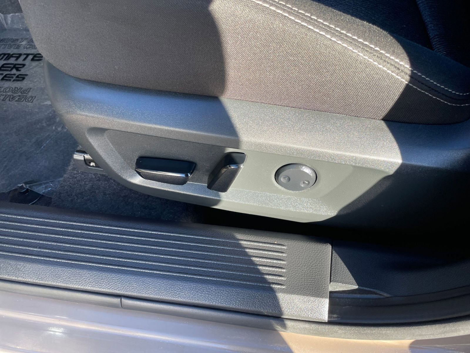 Used 2025 Nissan Rogue SV image 23