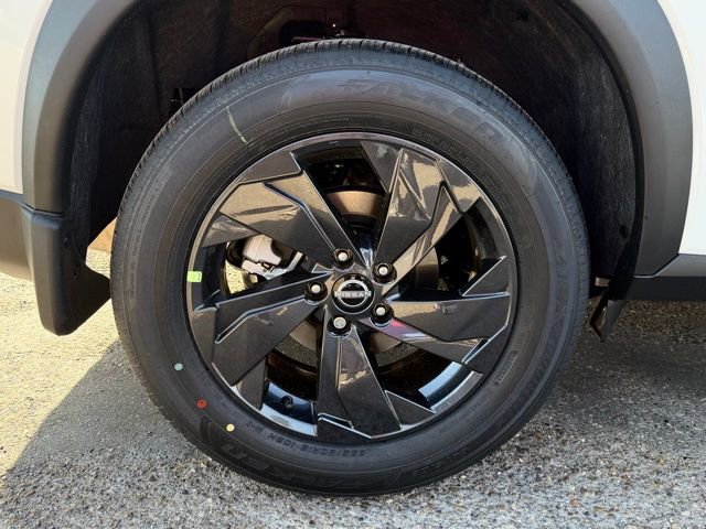 Certified 2026 Nissan Rogue SV FWD image 31