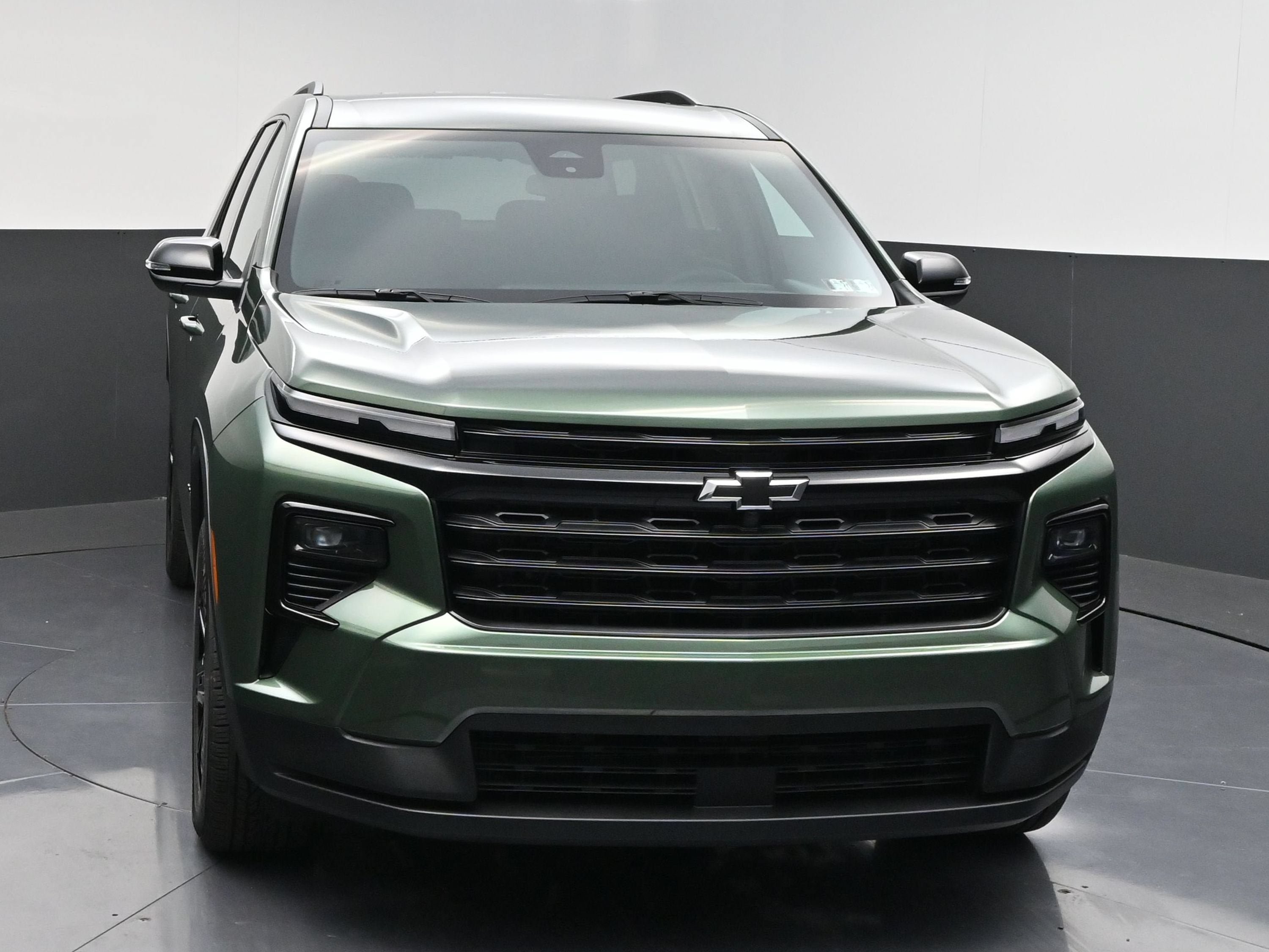 New 2027 Chevrolet Traverse LT w/ Midnight/Sport Edition AWD/4WD image 3