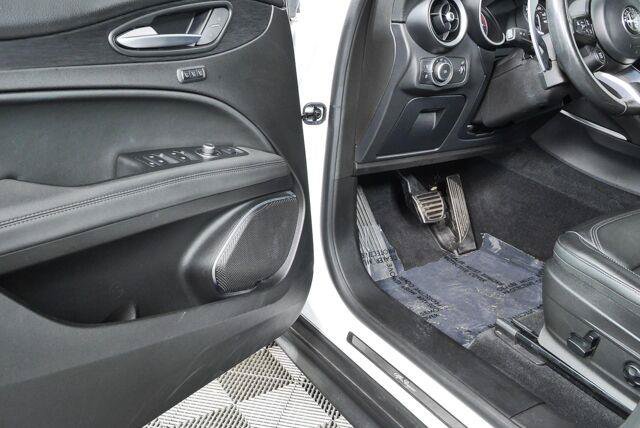 Used 2022 Alfa Romeo Stelvio Sprint AWD/4WD image 9