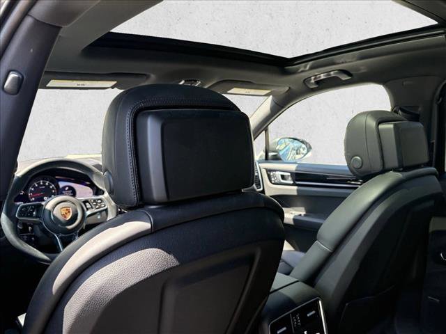 Used 2022 Porsche Cayenne AWD/4WD image 13