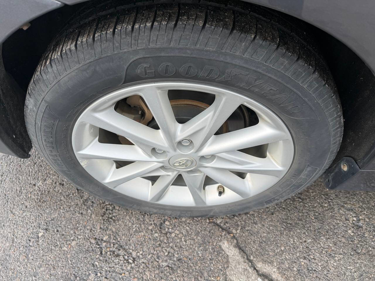 Used 2013 Toyota Prius V Five image 33