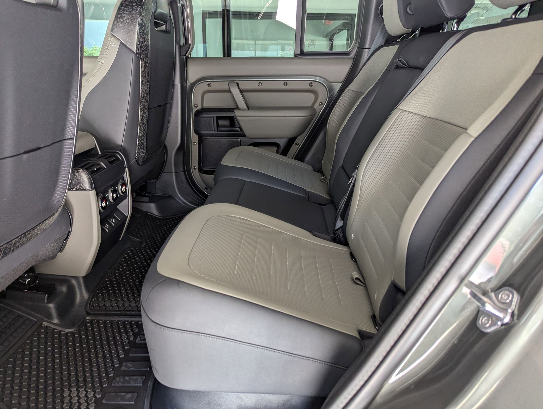 Certified 2025 Land Rover Defender 110 image 14