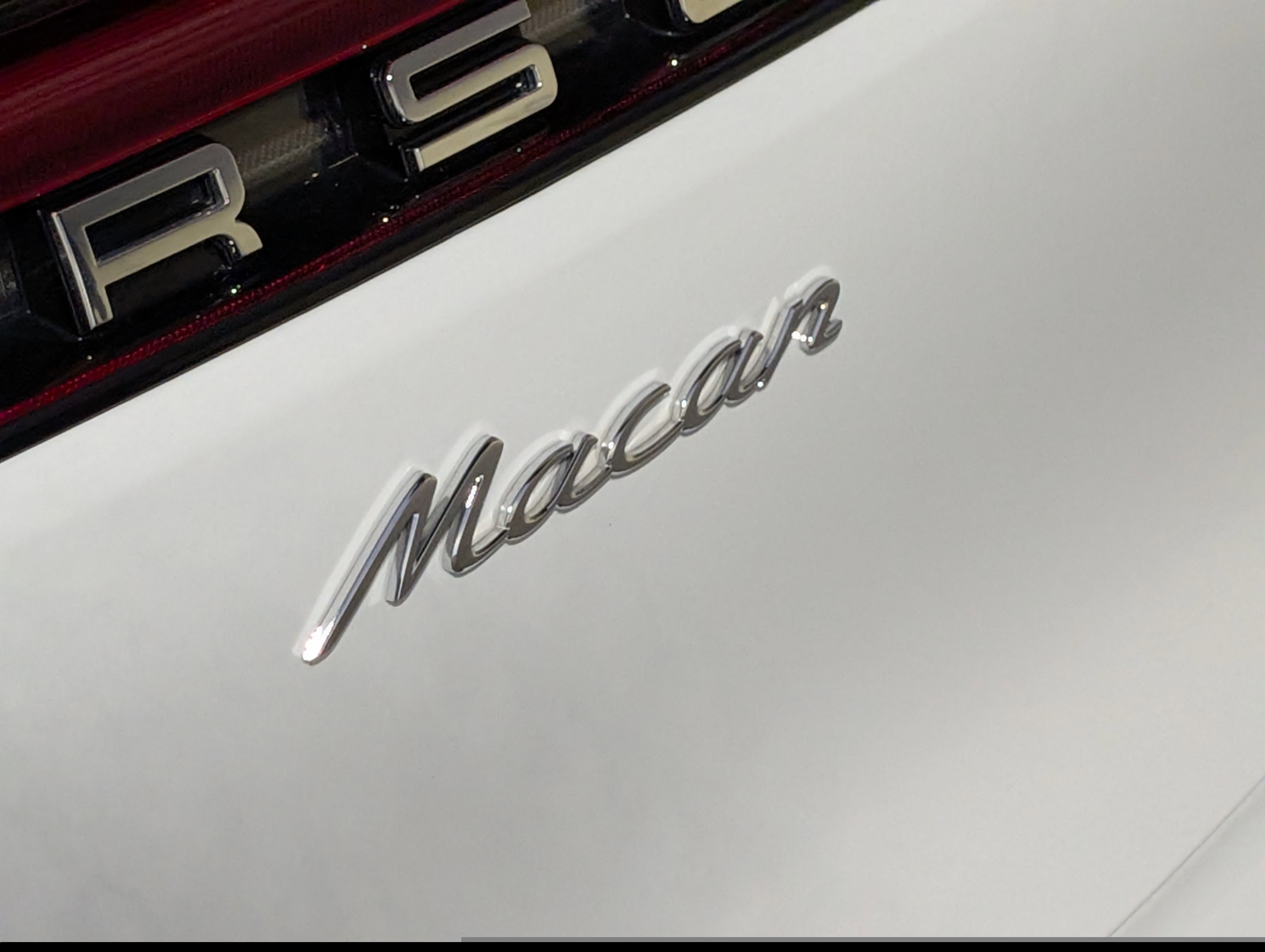 Certified 2025 Porsche Macan image 16